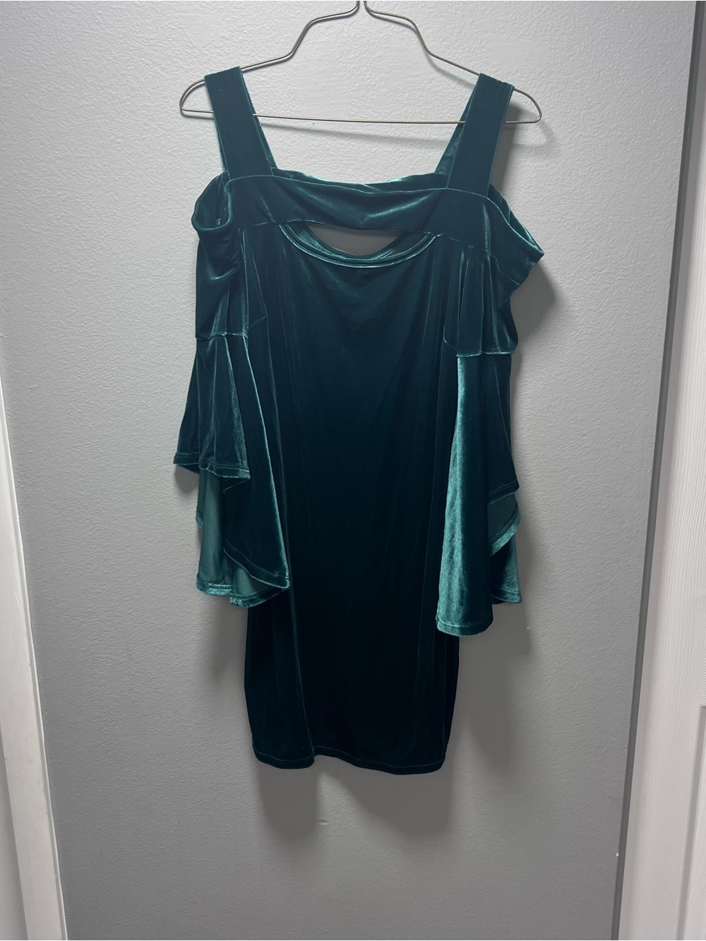 VENUS Emerald Green Velvet Cold-Shoulder Mini Dress Size M